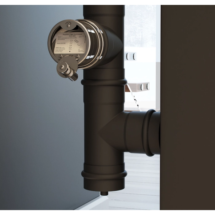 Regulator zamontowany na instalacji kominowej.