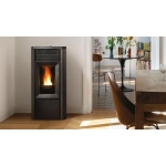 Piec MCZ Ego Hydromatic M3 12,1 kW w aranżacji salonu