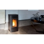 Piec na pellet MCZ Tecla Air M1 6,3 kW – aranżacja wnętrza z piecem