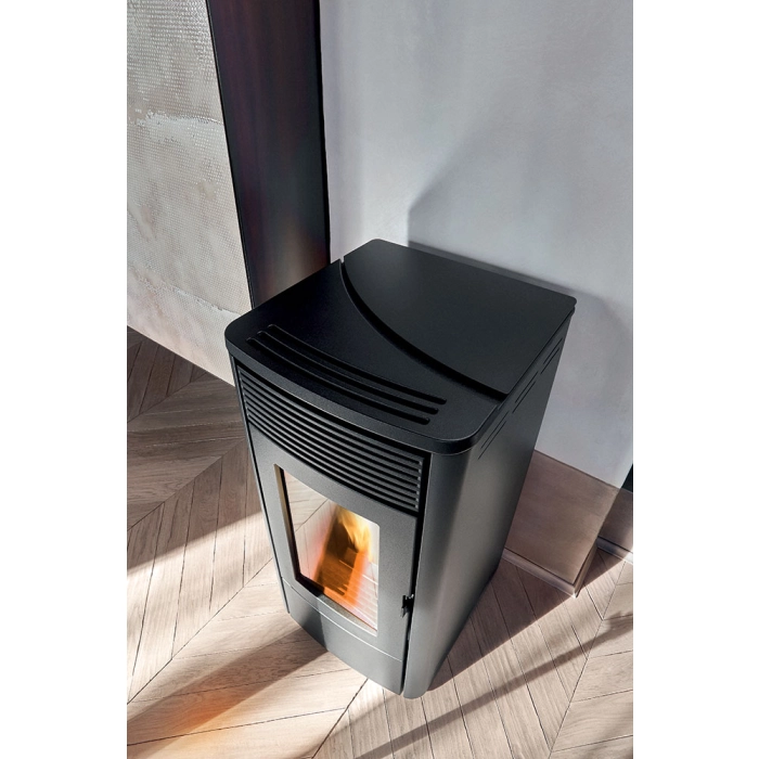 Piec na pellet MCZ Tecla Air M1 6,3 kW – detal górnej części obudowy